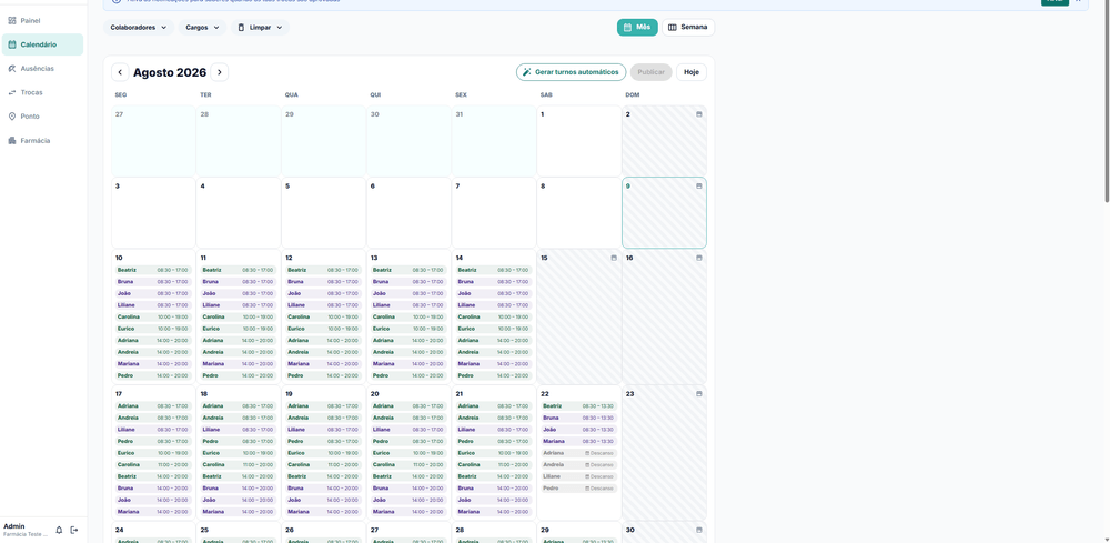 Calendário mensal de turnos do ShiftWise no computador, com a equipa toda numa vista.